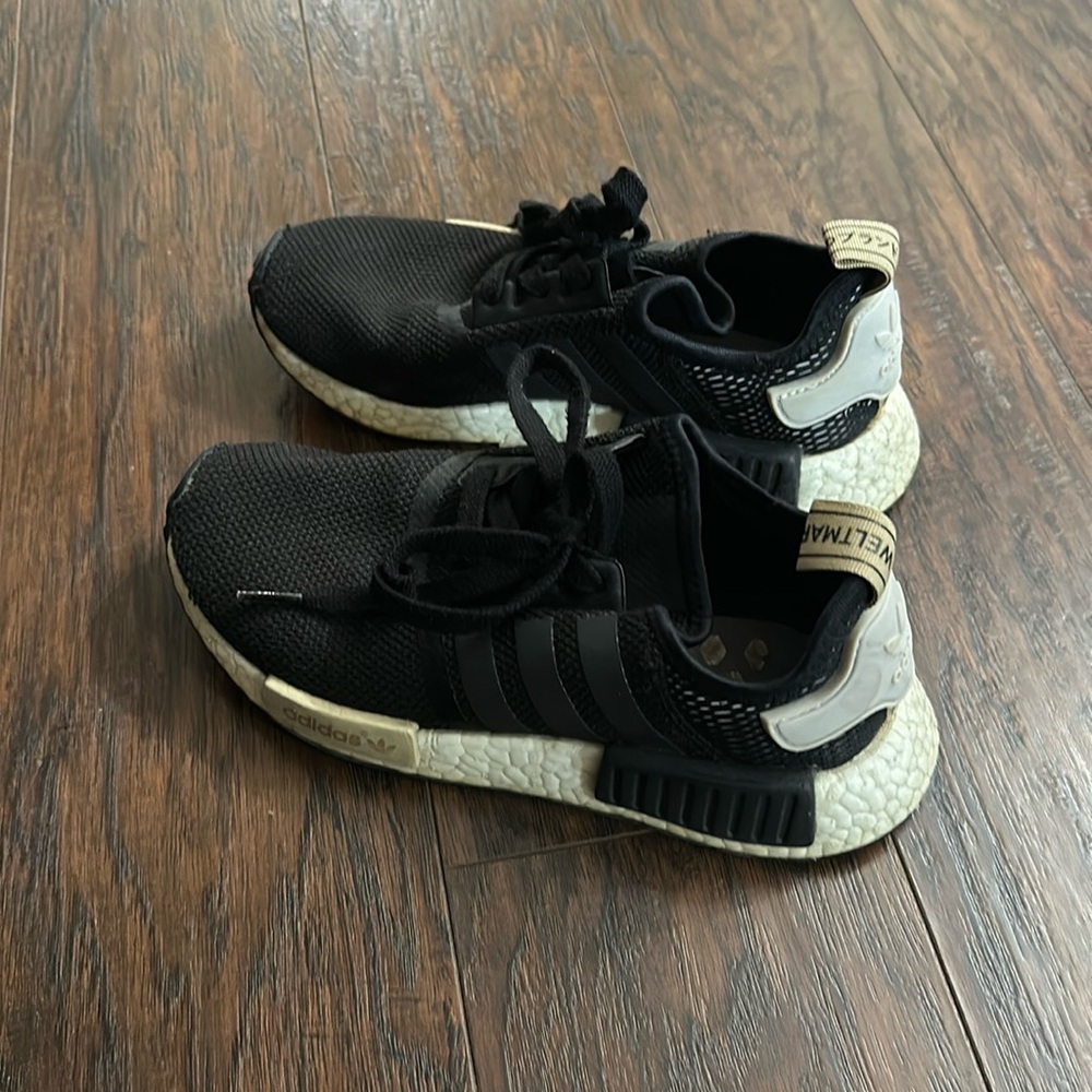 Adidas NMD R1 Women’s Size 6